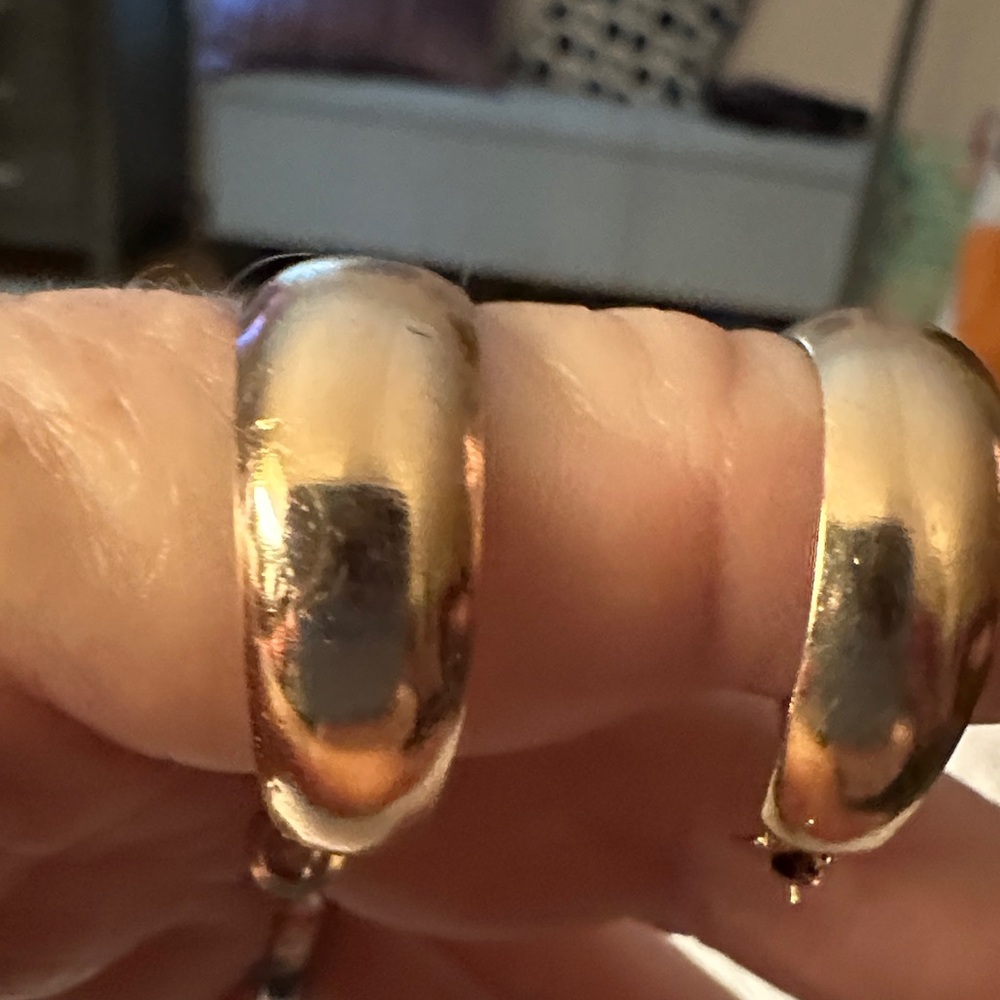 Elegant Gold Hoop Earrings
